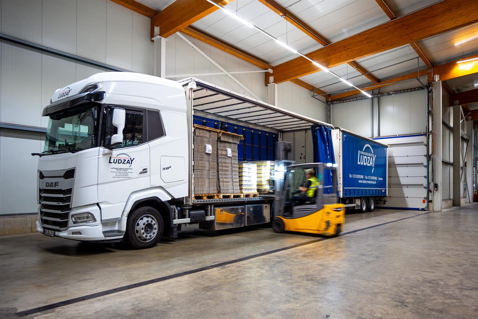 Beladung eines LKW an der Rampe